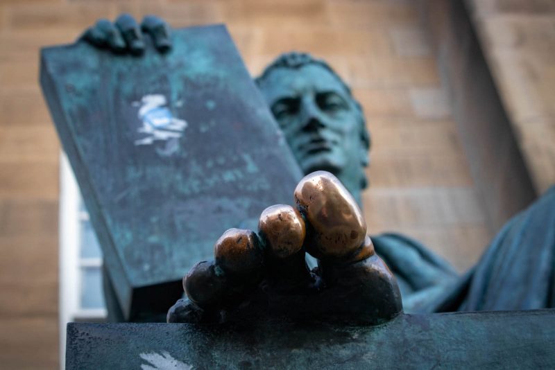 statua